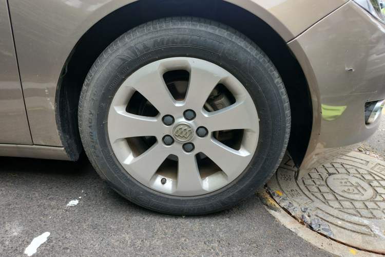 Used Buick Regal 2012 2.0L Comfort Edition Right Front Wheel Hub