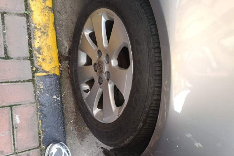 Used Buick Regal 2012 2.0L Comfort Edition Right Front Wheel Hub