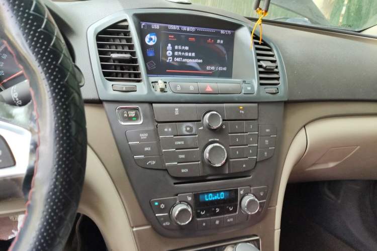 Used Buick Regal 2012 2.0L Luxury Edition Audio And AC Panel