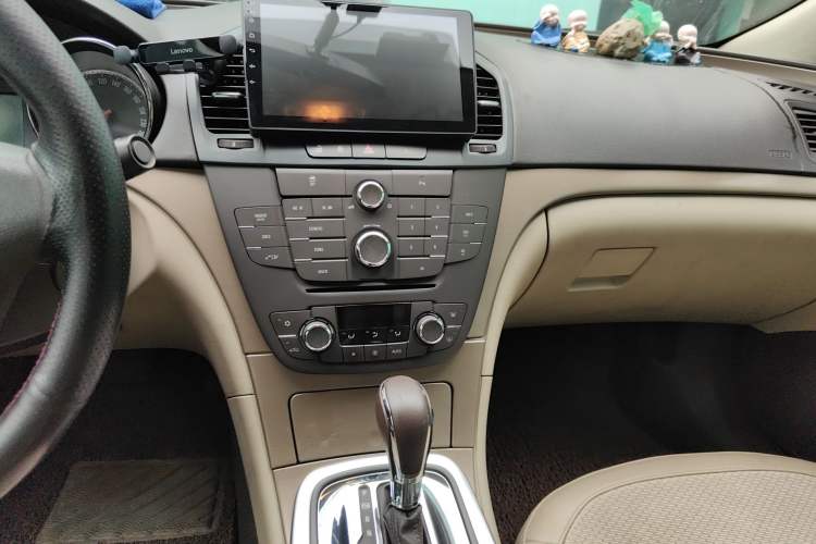 Used Buick Regal 2012 2.0L Comfort Edition Audio And AC Panel