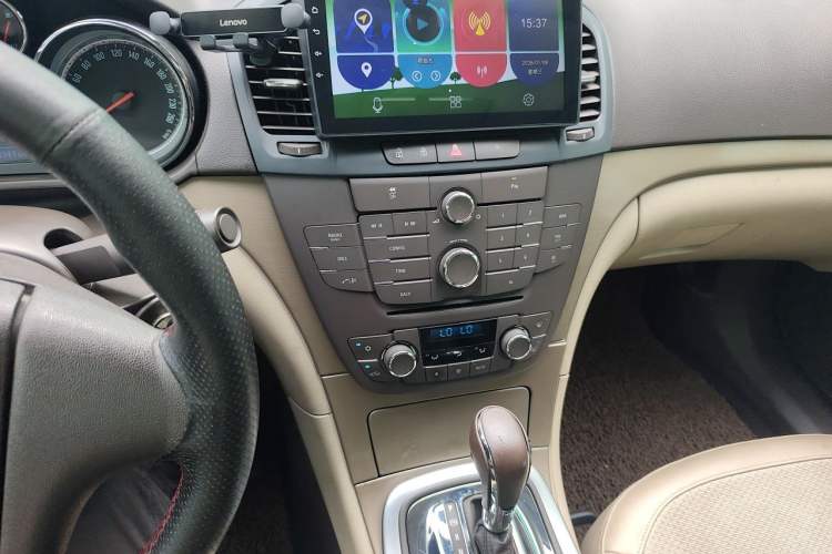 Used Buick Regal 2012 2.0L Comfort Edition Audio And AC Panel