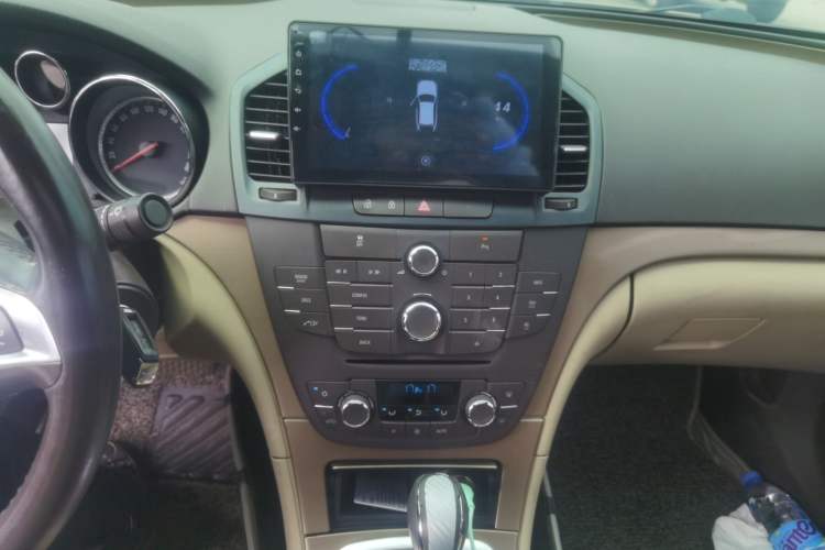 Used Buick Regal 2012 2.0L Comfort Edition Audio And AC Panel