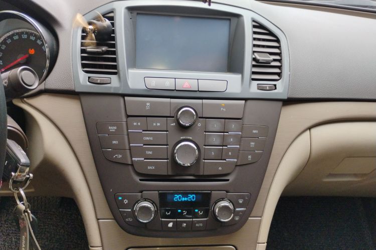 Used Buick Regal 2012 2.0L Comfort Edition Audio And AC Panel
