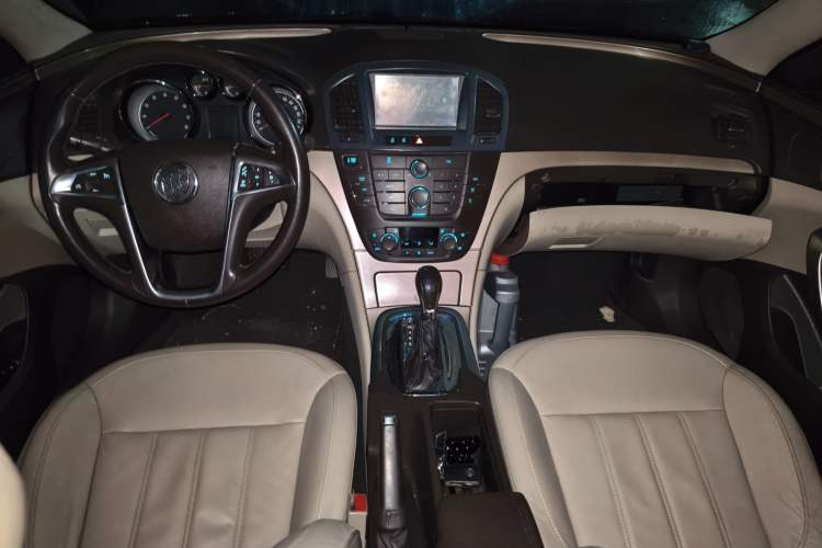Used Buick Regal 2012 2.0L Luxury Edition Center Console