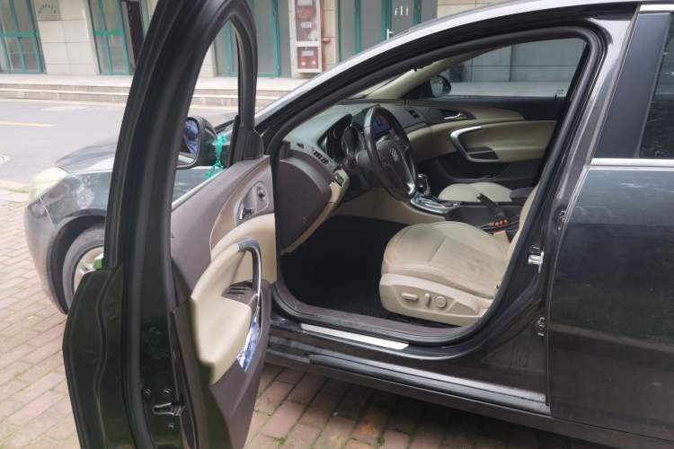 Used Buick Regal 2012 2.4L SIDI Elite Edition Driver Seat