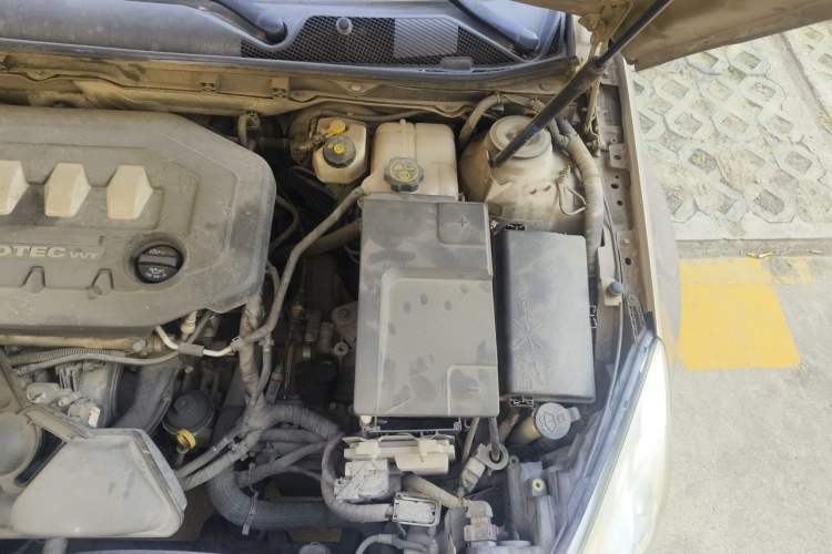 Used Buick Regal 2012 2.0L Comfort Edition Engine Bay Left