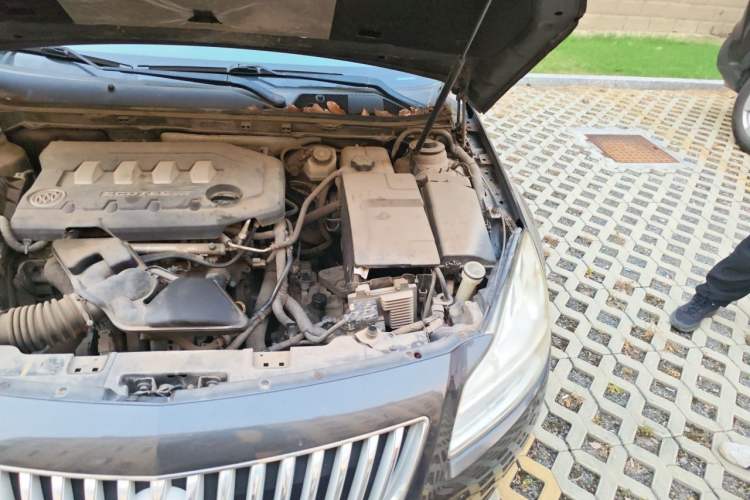 Used Buick Regal 2012 2.0L Comfort Edition Engine Bay Left