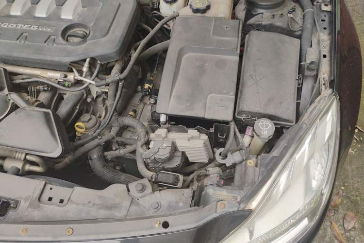 Used Buick Regal 2012 2.0L Comfort Edition Engine Bay Left
