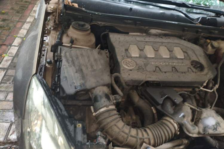 Used Buick Regal 2012 2.0L Comfort Edition Engine Bay Right