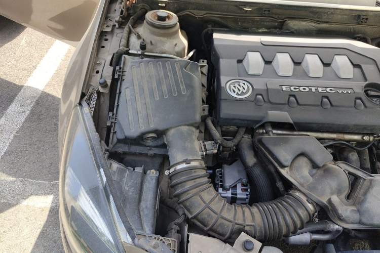 Used Buick Regal 2012 2.0L Comfort Edition Engine Bay Right