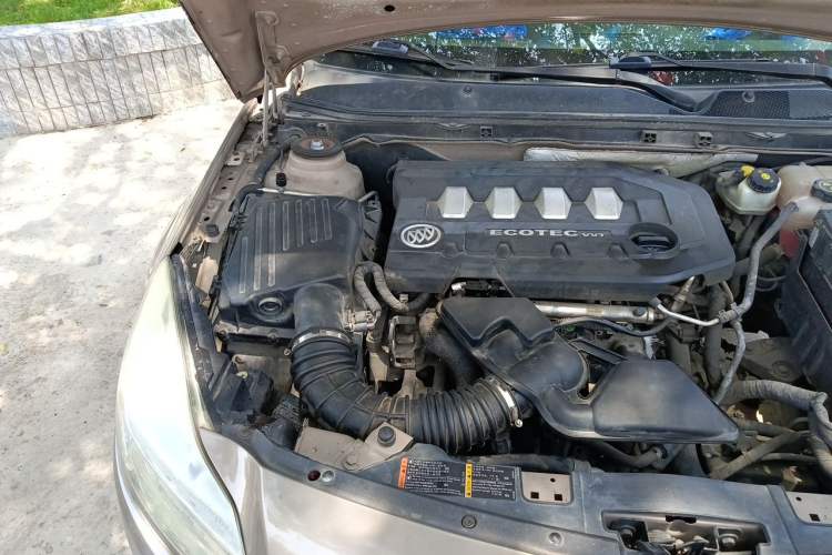 Used Buick Regal 2012 2.0L Comfort Edition Engine Bay Right