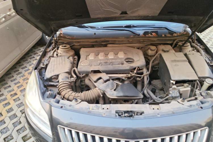 Used Buick Regal 2012 2.0L Comfort Edition Engine Bay Right