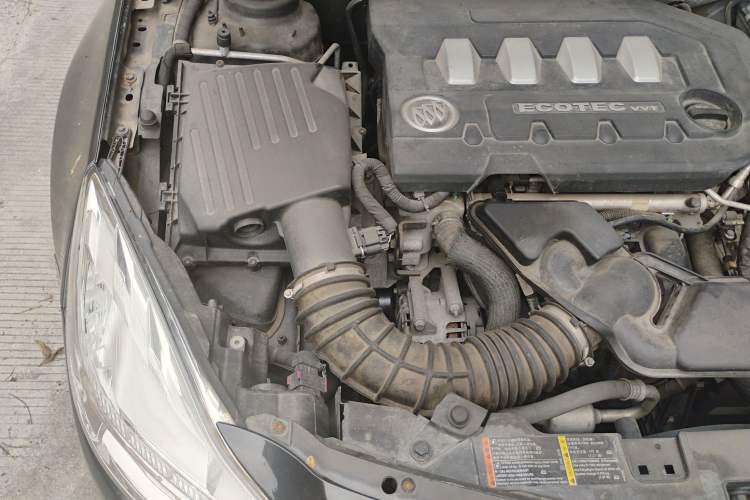 Used Buick Regal 2012 2.0L Comfort Edition Engine Bay Right