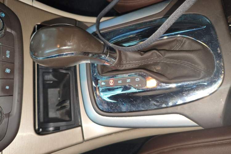 Used Buick Regal 2012 2.0L Comfort Edition Gear Lever