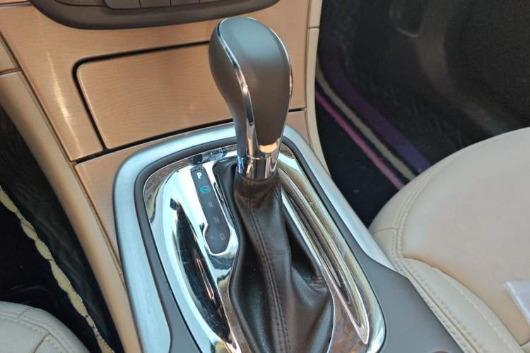 Used Buick Regal 2012 2.0L Comfort Edition Gear Lever