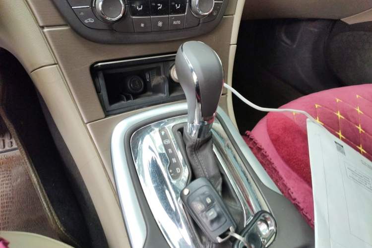 Used Buick Regal 2012 2.0L Luxury Edition Gear Lever
