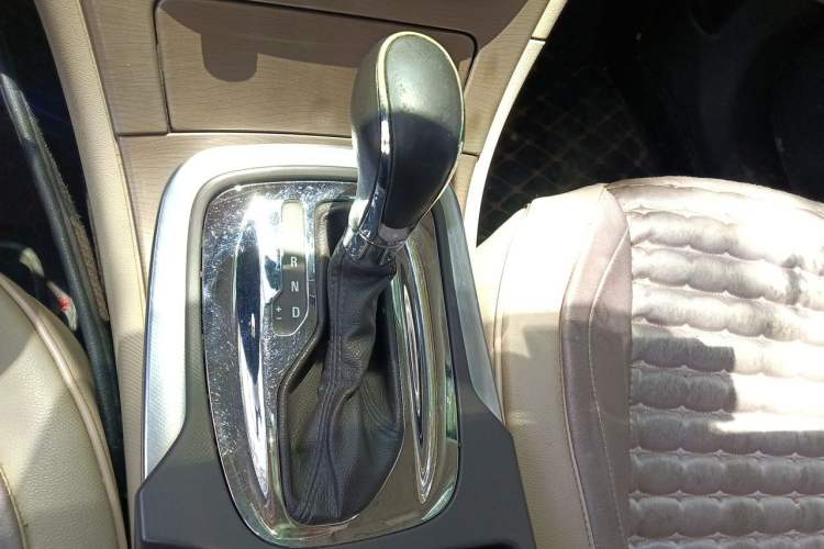 Used Buick Regal 2012 2.0L Comfort Edition Gear Lever