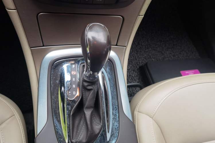 Used Buick Regal 2012 2.4L SIDI Elite Edition Gear Lever