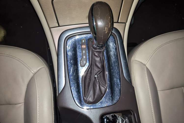 Used Buick Regal 2012 2.0L Luxury Edition Gear Lever