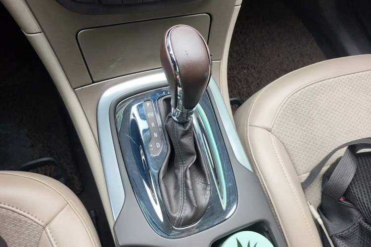 Used Buick Regal 2012 2.0L Comfort Edition Gear Lever