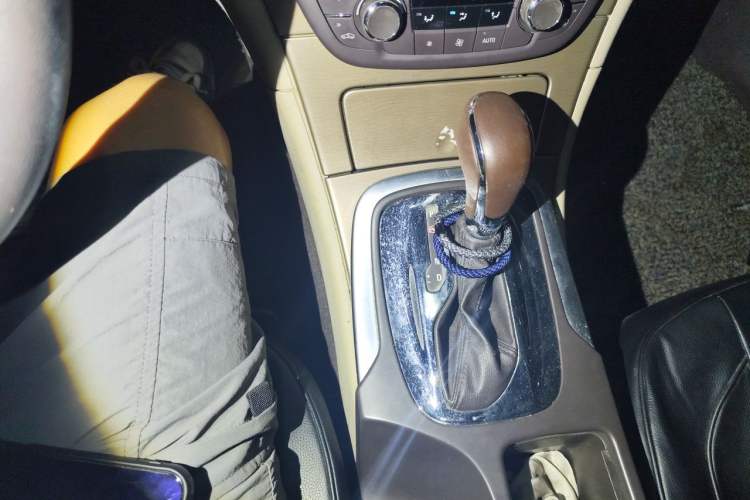 Used Buick Regal 2012 2.0L Comfort Edition Gear Lever