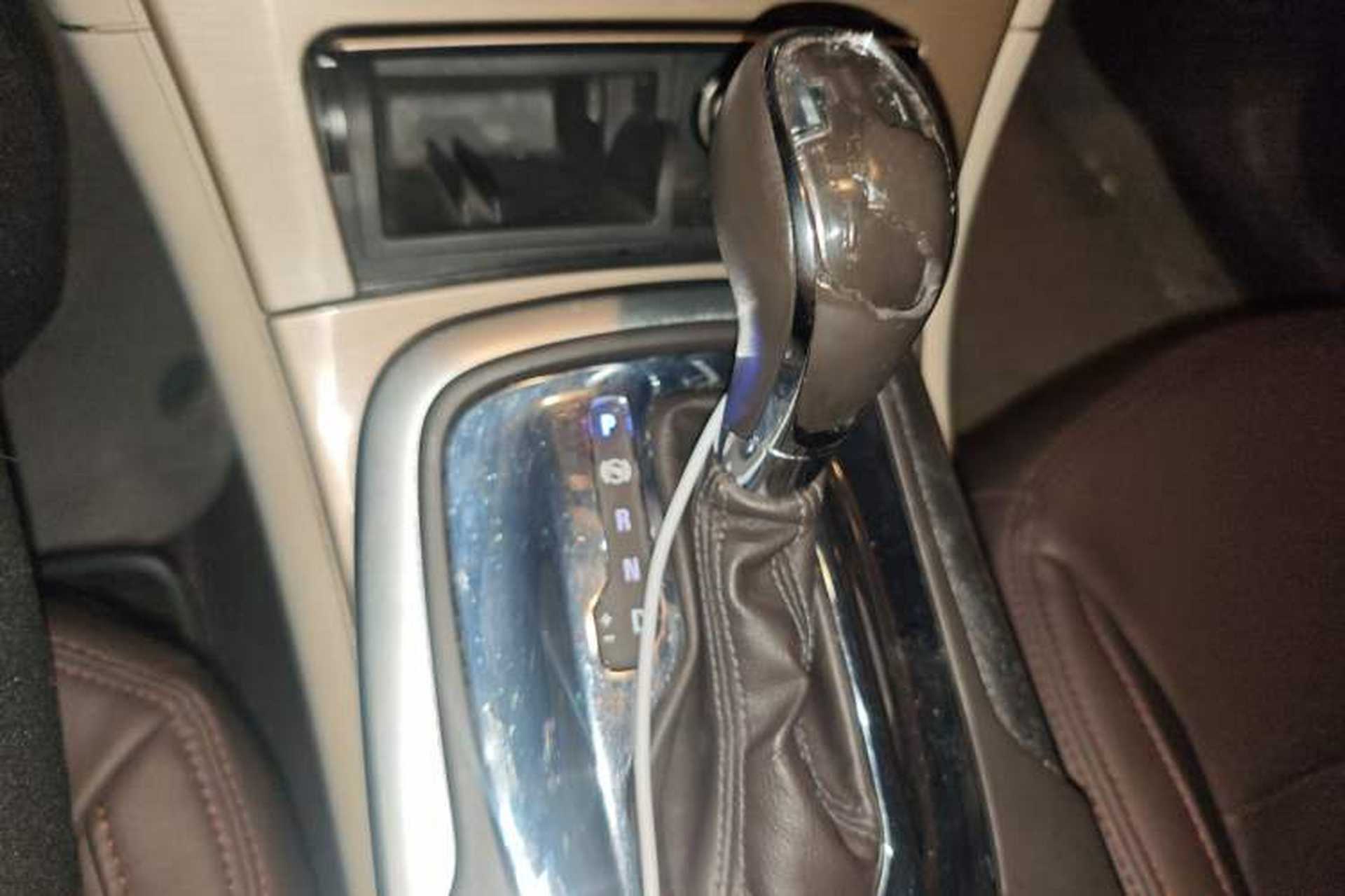 Used Buick Regal 2012 2.0L Comfort Edition Gear Lever