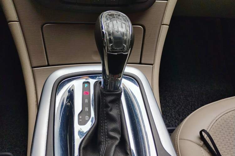 Used Buick Regal 2012 2.0L Comfort Edition Gear Lever