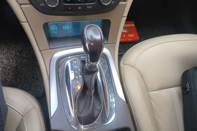 Used Buick Regal 2012 2.0L Luxury Edition Gear Lever