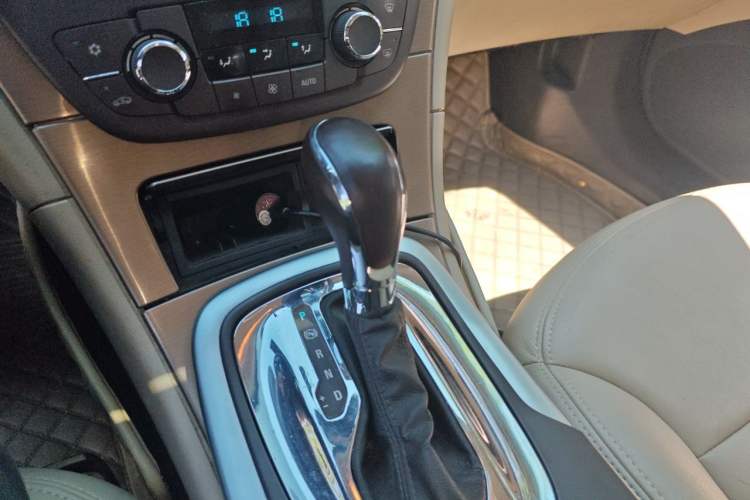 Used Buick Regal 2012 2.0L Comfort Edition Gear Lever