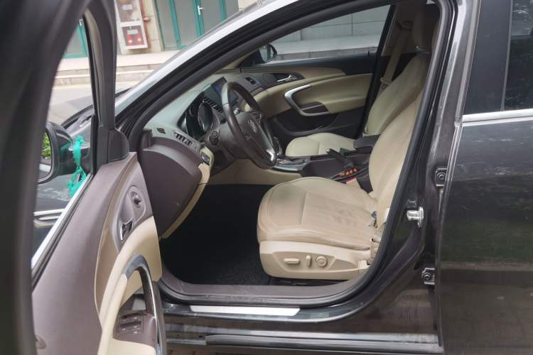 Used Buick Regal 2012 2.4L SIDI Elite Edition Left Front Seat