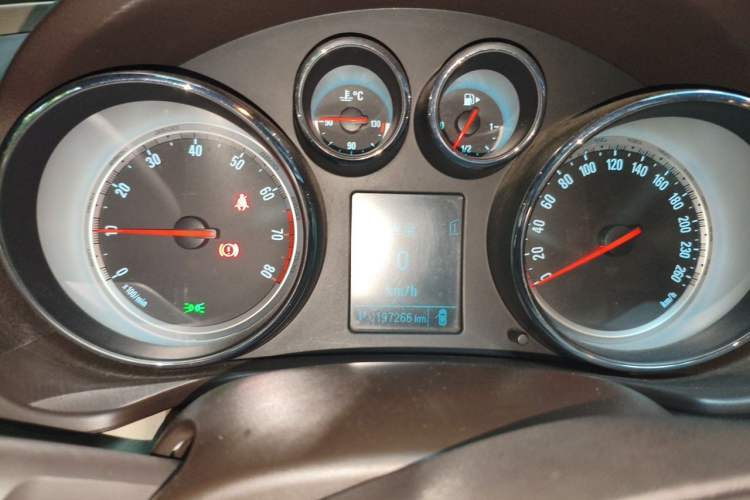 Used Buick Regal 2012 2.0L Comfort Edition Odometer Close Up