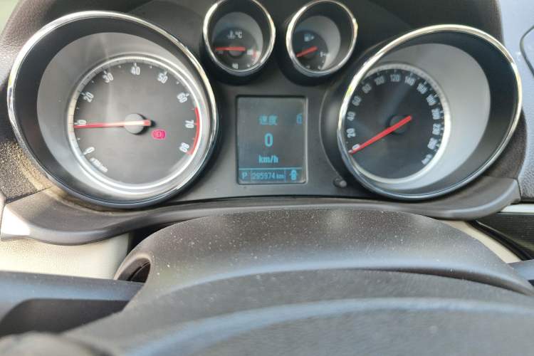 Used Buick Regal 2012 2.0L Comfort Edition Odometer Close Up