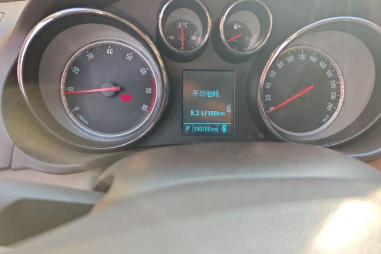 Used Buick Regal 2012 2.0L Comfort Edition Odometer Close Up