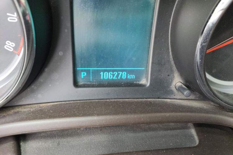 Used Buick Regal 2012 2.0L Luxury Edition Odometer Close Up