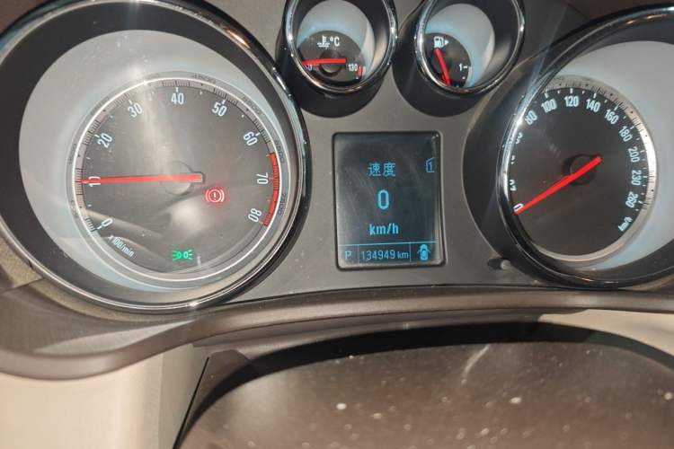 Used Buick Regal 2012 2.0L Comfort Edition Odometer Close Up