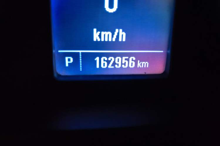 Used Buick Regal 2012 2.0L Luxury Edition Odometer Close Up