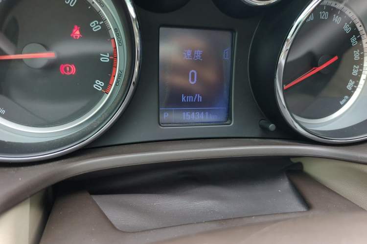Used Buick Regal 2012 2.0L Comfort Edition Odometer Close Up
