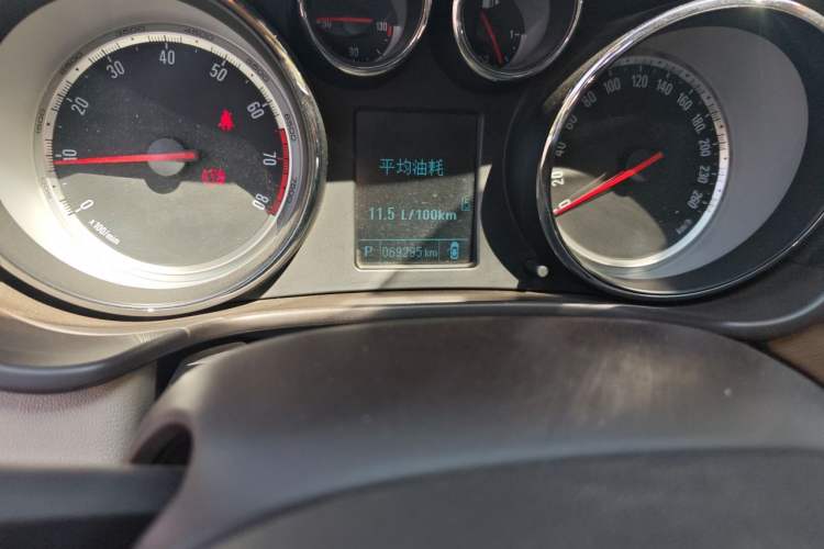 Used Buick Regal 2012 2.0L Comfort Edition Odometer Close Up