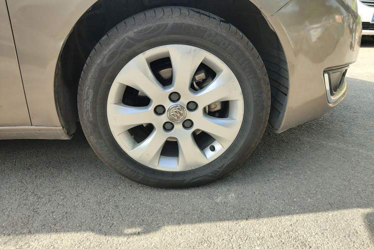 Used Buick Regal 2012 2.0L Comfort Edition Right Front Wheel Hub