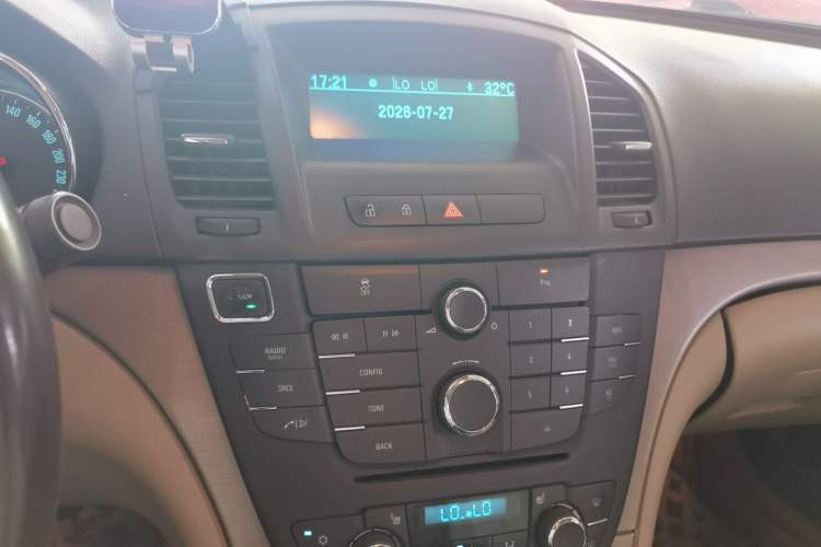 Used Buick Regal 2012 2.0L Luxury Edition Audio And AC Panel