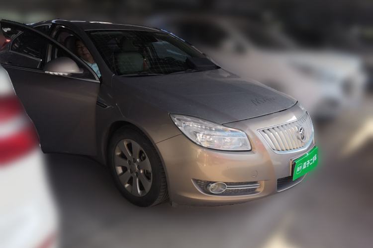 Used Buick Regal 2012 2.0L Luxury Edition Front Right 45 Deg