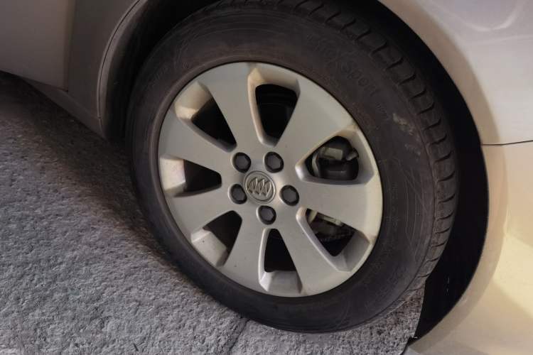 Used Buick Regal 2012 2.0L Luxury Edition Right Front Wheel Hub