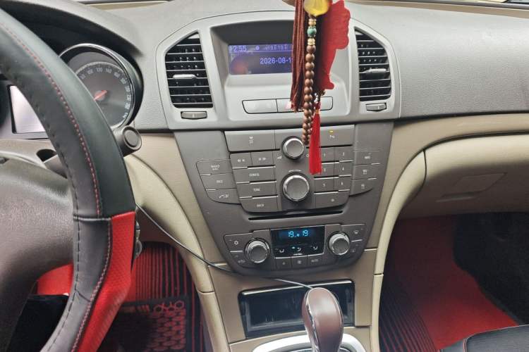 Used Buick Regal 2012 2.0L Comfort Edition Audio And AC Panel