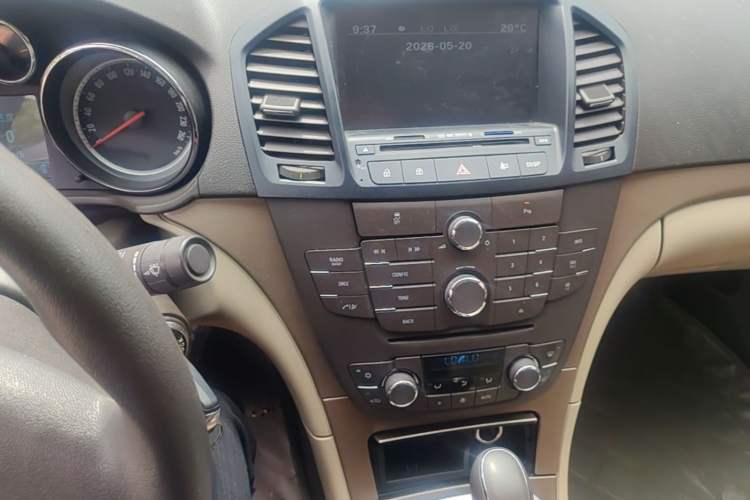 Used Buick Regal 2012 2.0L Comfort Edition Audio And AC Panel