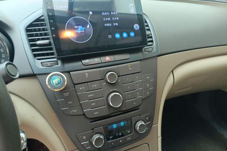Used Buick Regal 2012 2.0L Comfort Edition Audio And AC Panel
