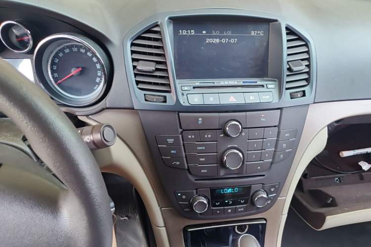 Used Buick Regal 2012 2.0L Comfort Edition Audio And AC Panel