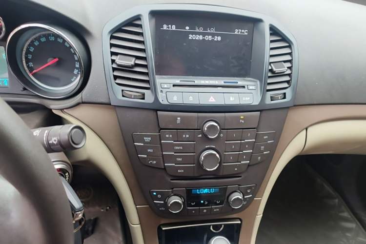 Used Buick Regal 2012 2.0L Comfort Edition Audio And AC Panel