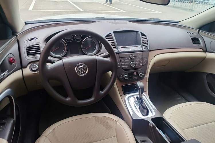 Used Buick Regal 2012 2.0L Comfort Edition Center Console