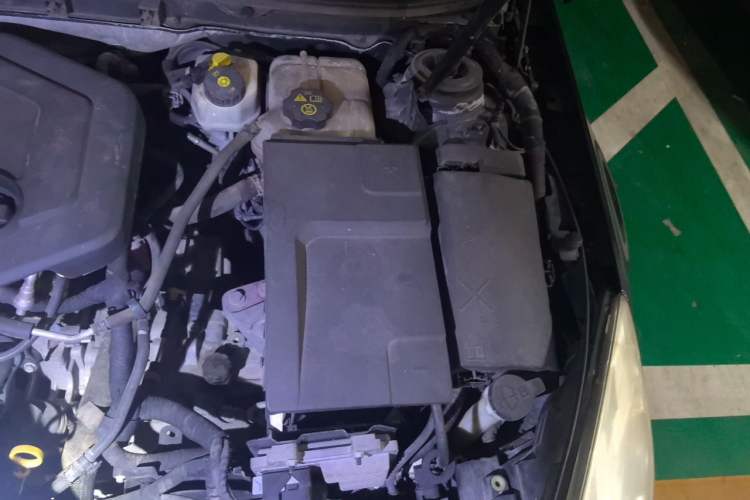 Used Buick Regal 2012 2.0L Luxury Edition Engine Bay Left