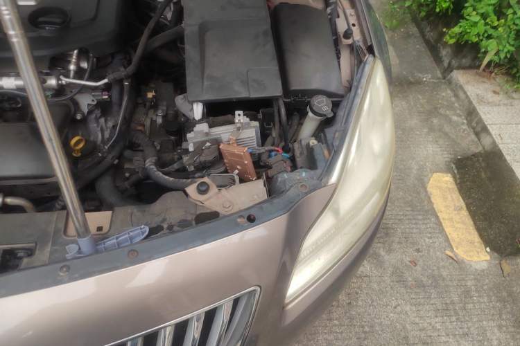 Used Buick Regal 2012 2.0L Luxury Edition Engine Bay Left